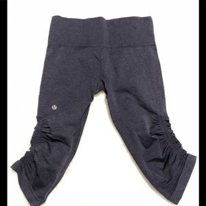 Navy blue lululemon size 6 or 4 crop pant